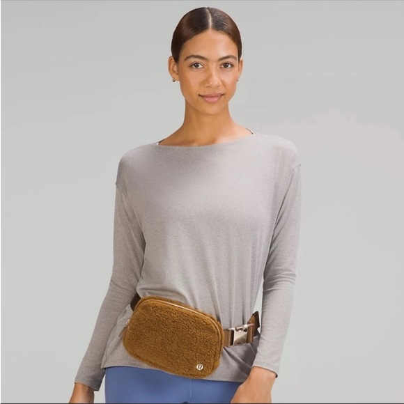 Lululemon fleece Everywhere Belt Bag in Burnt Caramel - Picture 5 of 8
